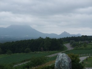 2012年7月21日有珠山高速PAから有珠山,昭和新山を撮った
